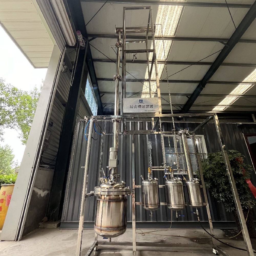 不锈钢精馏塔的材料选择与耐腐蚀性分析