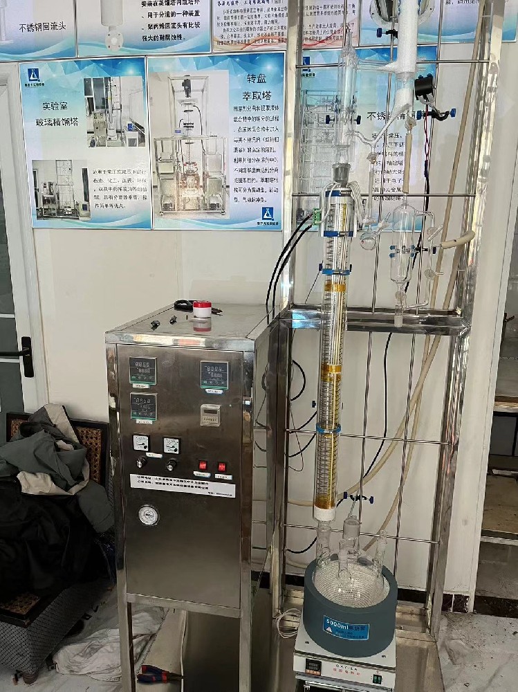 玻璃精馏塔：一场看得见的 “液体分层魔术”